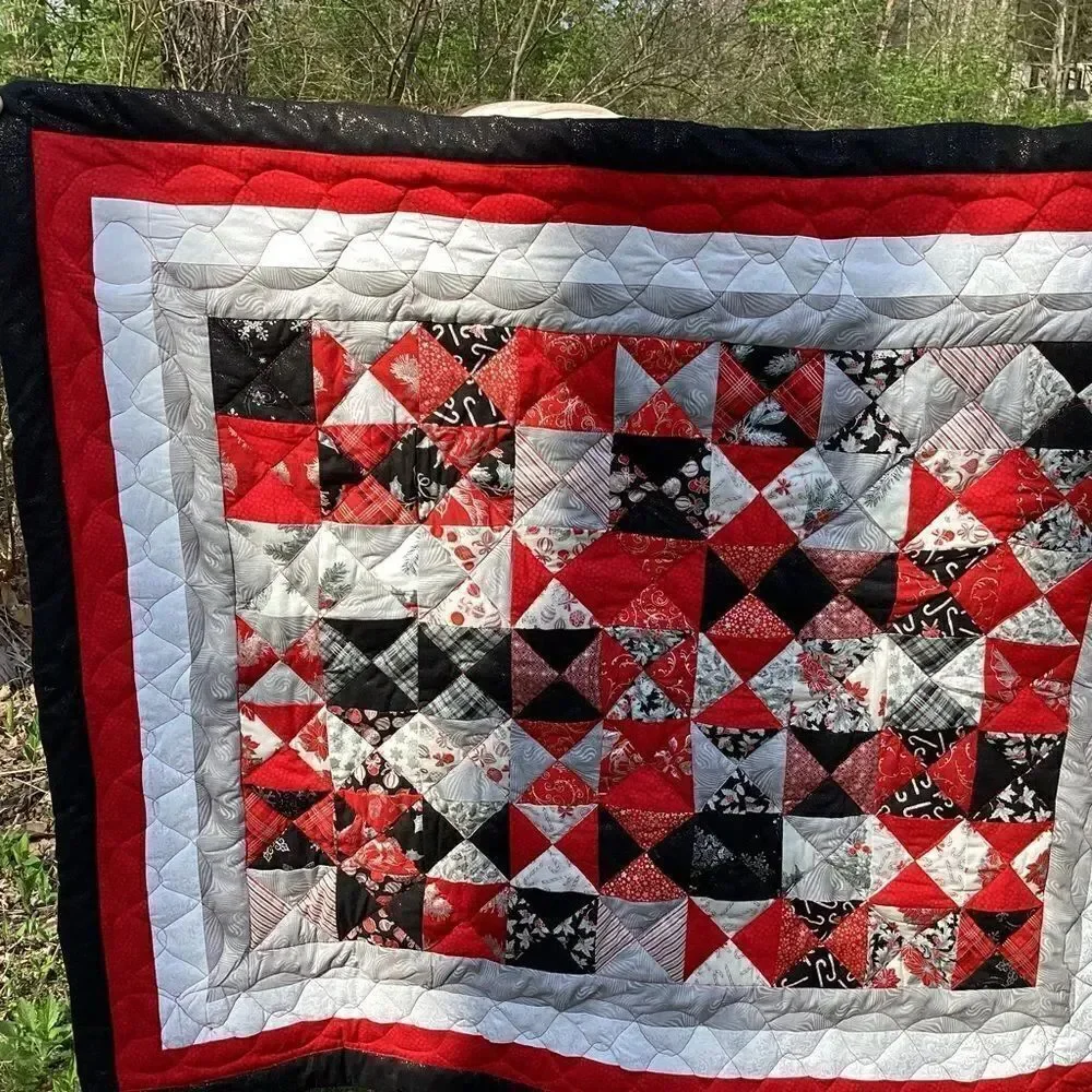 NWT Sparkling Christmas Quilt with Four Borders